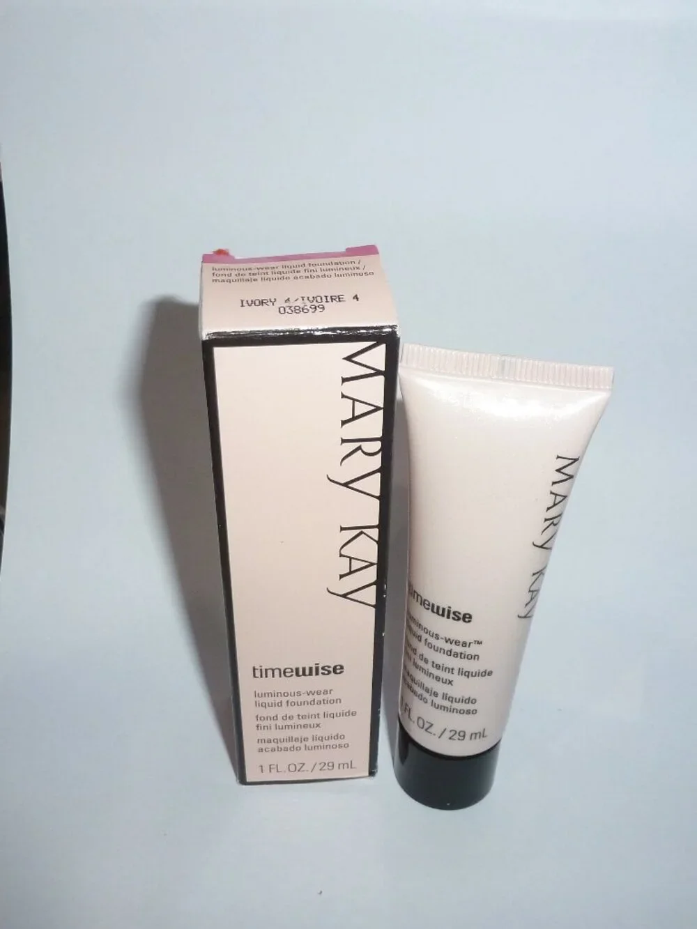 Mary Kay TimeWise Luminous Wear Liquid Foundation - Cream Ivory 4